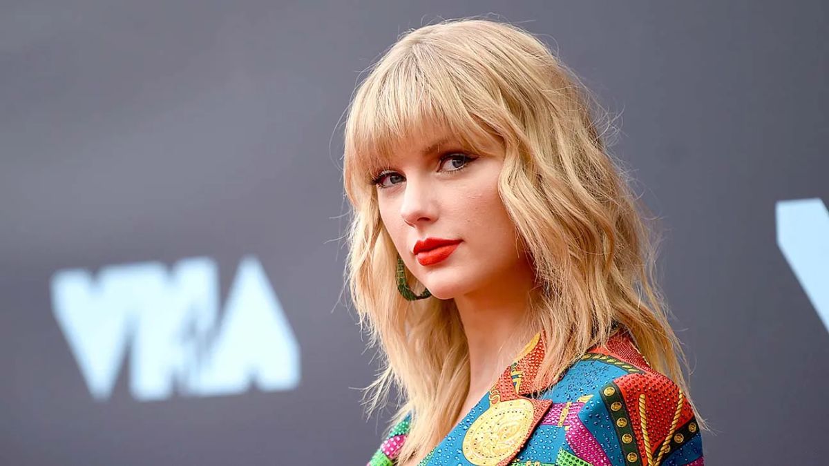 How Does Taylor Swift Describe Her Process for Creating the Playlists for Each Stage of Heartbreak?
